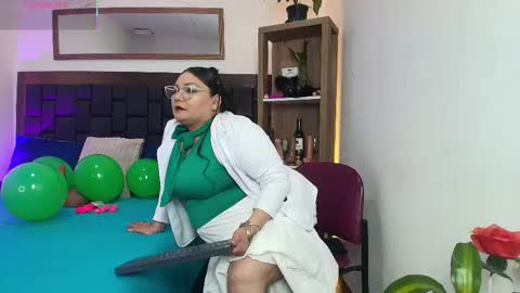 elenna_boobs_ online show from March 17, 3:22 am