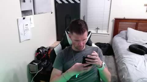 Snapshot of elevatetlb chatting on October 1, 5:17 am Walker online show from October 1, 5:17 am