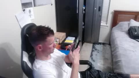 Snapshot of elevatetlb chatting on October 3, 3:59 am Walker online show from October 3, 3:59 am