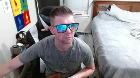 Snapshot of elevatetlb chatting on October 28, 7:53 am Walker online show from October 28, 7:53 am