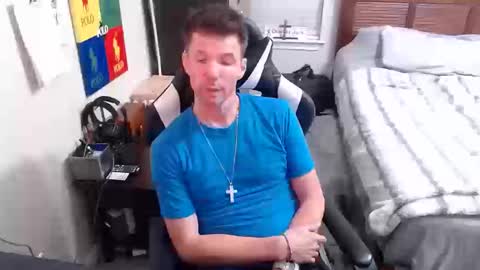 Snapshot of elevatetlb chatting on October 12, 4:05 am Walker online show from October 12, 4:05 am