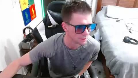 Snapshot of elevatetlb chatting on October 24, 5:41 am Walker online show from October 24, 5:41 am