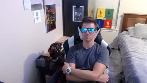 Snapshot of elevatetlb chatting on September 10, 2:34 am Walker online show from September 10, 2:34 am