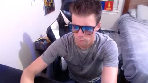 Snapshot of elevatetlb chatting on September 14, 5:43 am Walker online show from September 14, 5:43 am