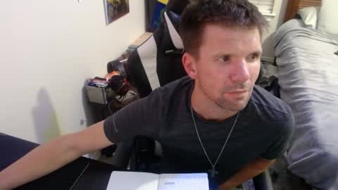 Snapshot of elevatetlb chatting on September 17, 6:06 am Walker online show from September 17, 6:06 am