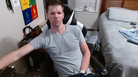 Snapshot of elevatetlb chatting on October 21, 4:39 am Walker online show from October 21, 4:39 am