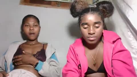 elia011 online show from November 1, 8:52 pm