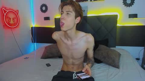 Snapshot of eliann_adam chatting on January 13, 6:27 am eliann_adam online show from January 13, 6:27 am