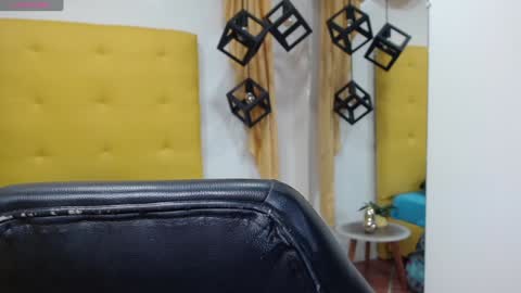 E L I A S online show from January 9, 4:30 am