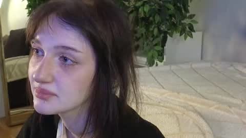 Snapshot of eliejay chatting on October 21, 5:23 am Ellie online show from October 21, 5:23 am