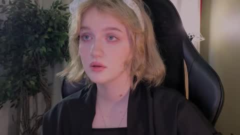 Ellie online show from February 25, 5:22 am