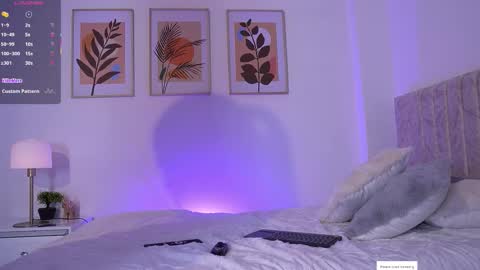 E L I I Z A B E T H   online show from December 3, 12:20 am