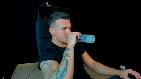 ElijahThorne online show from April 3, 6:42 am