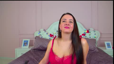 ElinaBellucci online show from March 14, 6:28 am