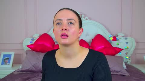 ElinaBellucci online show from March 13, 6:05 am