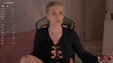 elise_day online show from June 17, 4:45 pm