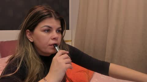 Elly online show from April 7, 7:38 pm