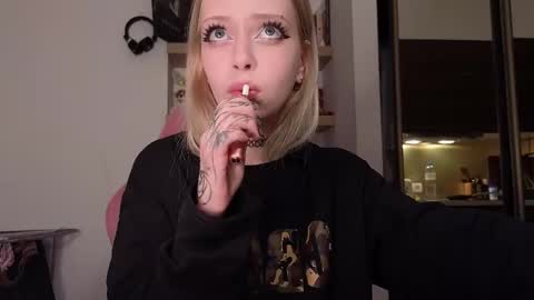 Elizabeth online show from March 11, 6:44 pm