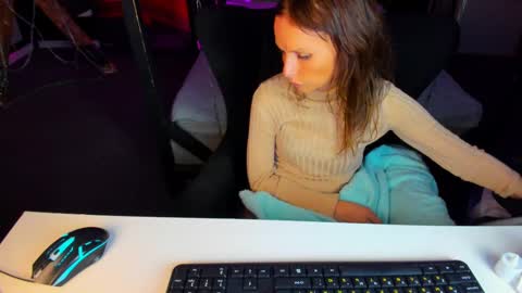 Elizabethangel online show from March 6, 5:43 pm