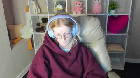 Elizabeth online show from December 16, 1:24 am