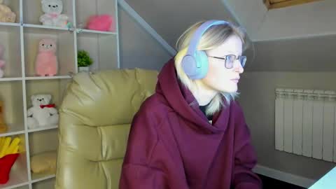 Elizabeth online show from December 22, 12:50 am