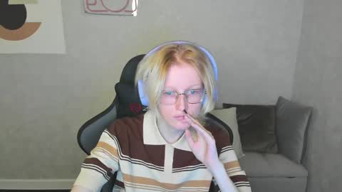 Elizabeth online show from September 20, 1:30 am