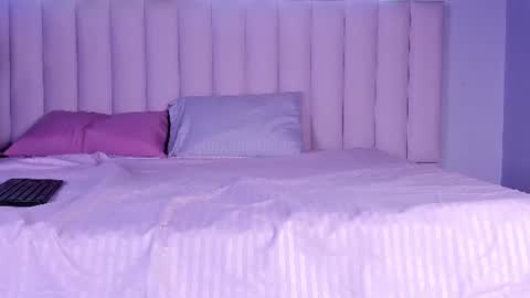 elizabethbloomm online show from July 7, 3:41 am