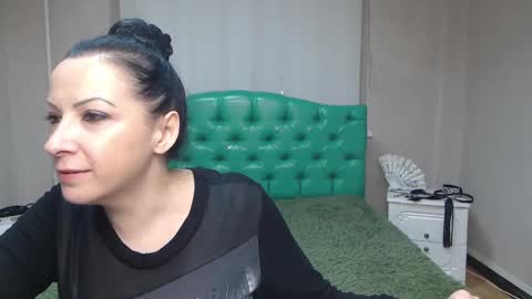 ElizabethSho online show from December 7, 6:10 pm