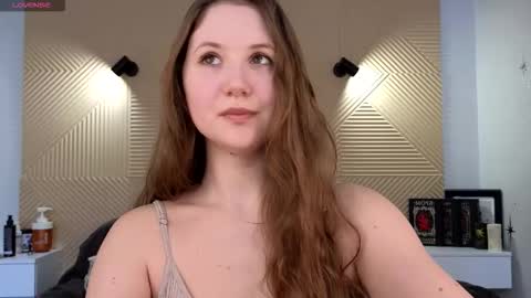 Lisa  online show from February 12, 12:53 pm