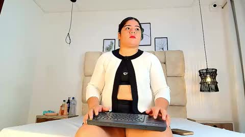 Snapshot of elizawiliamst chatting on October 6, 12:12 pm Eliza online show from October 6, 12:12 pm