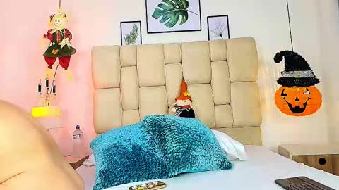 Snapshot of elizawiliamst chatting on October 21, 12:43 pm Eliza online show from October 21, 12:43 pm