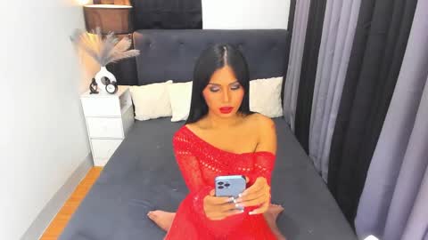 Ella online show from December 15, 8:30 am