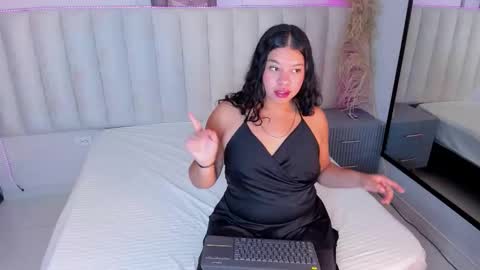 Ella online show from November 13, 1:36 pm