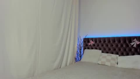 Snapshot of ella_mayers chatting on March 6, 9:42 pm Ella Mayers online show from March 6, 9:42 pm