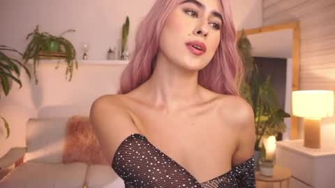 ELLA OWEN online show from March 30, 8:20 pm