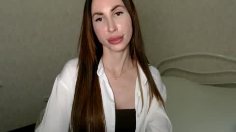 Ella online show from September 9, 1:33 pm