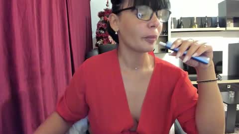 Ella online show from December 16, 8:15 pm