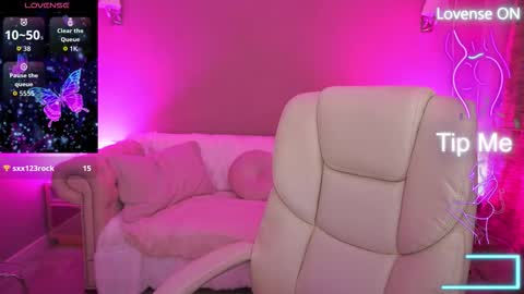 Ella online show from October 8, 9:43 pm