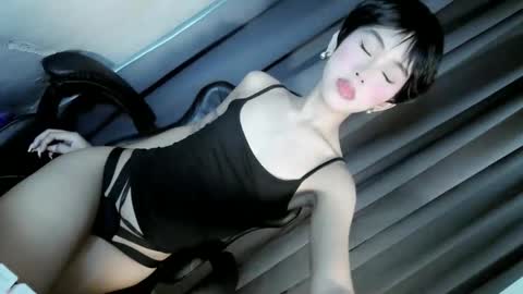 ella online show from April 30, 11:20 pm