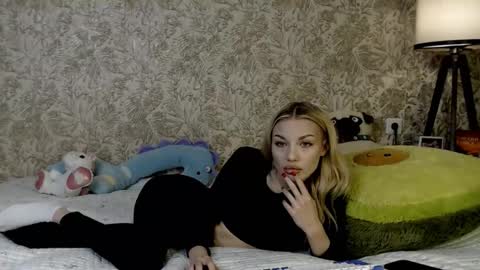 ellamilla online show from December 2, 11:08 am