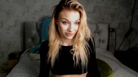 ellamilla online show from June 9, 12:49 pm