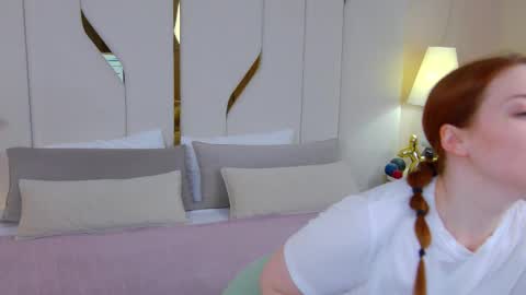 EllieLarson online show from October 19, 5:06 pm