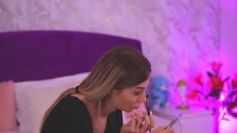 EllinaNuria online show from February 19, 5:06 am