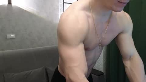 elliot_muscle04 online show from February 27, 4:54 pm