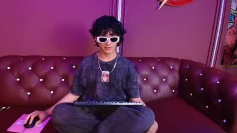  ELLIOR NOIR  online show from July 6, 7:49 pm