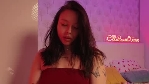 ElliSweettease online show from October 17, 5:11 am