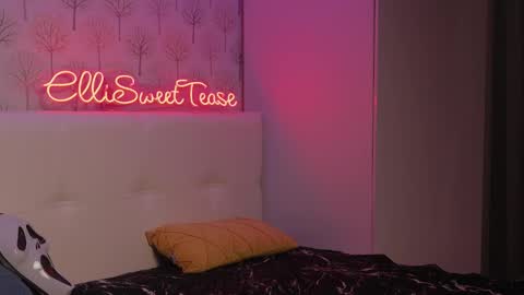 ElliSweettease online show from October 23, 4:47 am