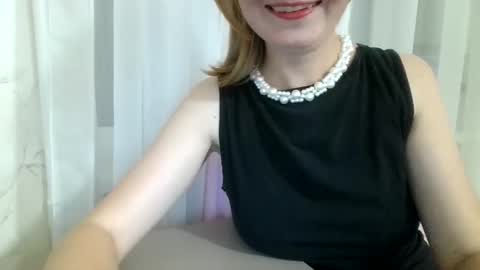 ElsaMartinez22 online show from October 3, 4:15 pm