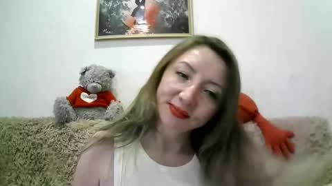 Snapshot of elvinasweet chatting on October 23, 7:32 am ElvinaSweet online show from October 23, 7:32 am