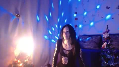 Elisa online show from December 5, 7:44 pm